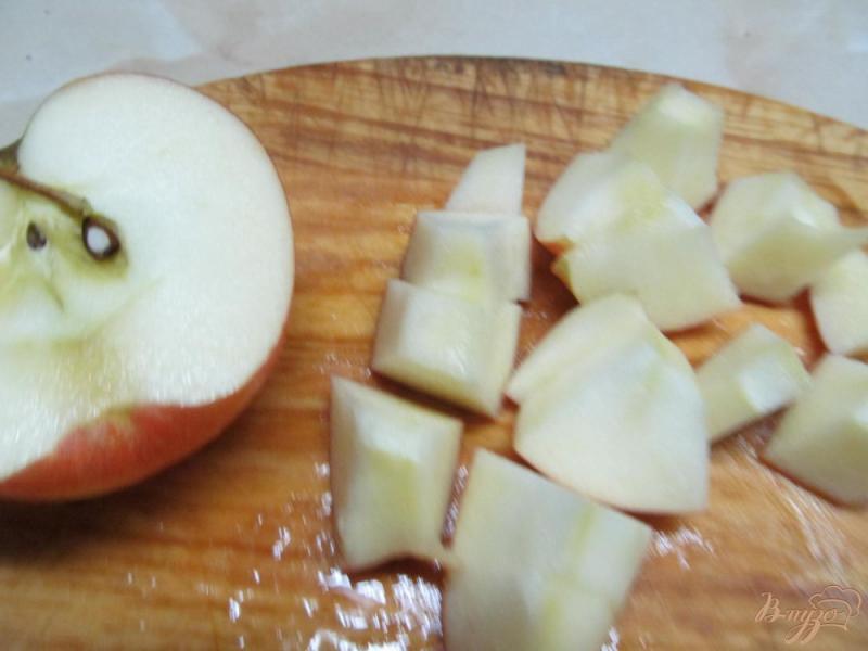 Фото приготовление рецепта: Рисовая каша с бананом и яблоком в мультиварке шаг №3