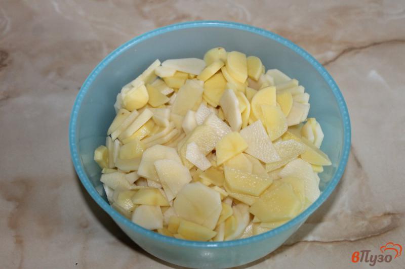 Фото приготовление рецепта: Картофель жареный на копченом сале с луком и чесноком шаг №1
