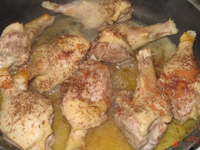 Фото приготовление рецепта: Пряные утиные ножки жареные на сковороде шаг №3