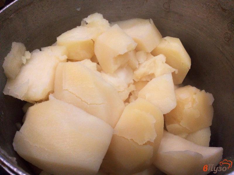 Фото приготовление рецепта: Картофельное пюре с майонезом и луком шаг №4