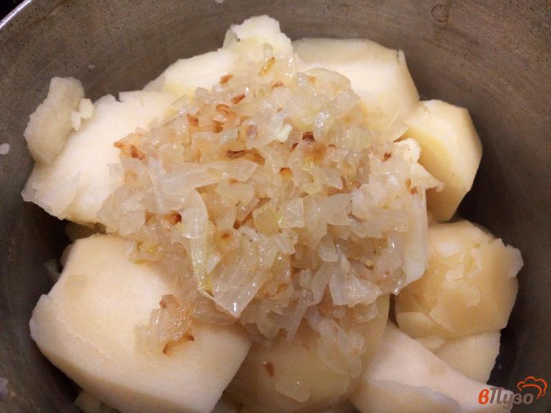 Фото приготовление рецепта: Картофельное пюре с майонезом и луком шаг №5