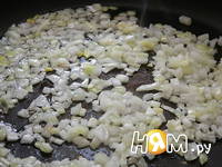 Приготовление сырного супа с грибами и беконом: шаг 1