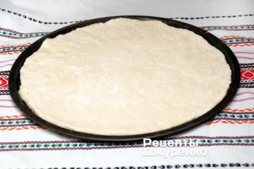 Шаг 1: Приготовить дрожжевое тесто для пиццы