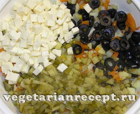 Приготовление вегетарианского салата оливье
