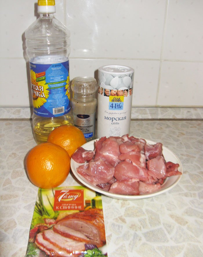 Фото рецепта - Тушеная свинина с апельсинами - шаг 1