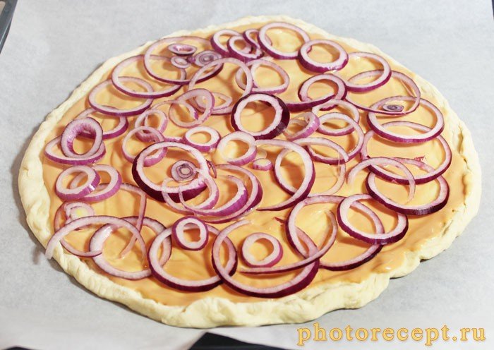 Фото рецепта - Домашняя пицца с болгарским перцем и колбасой пикколини - шаг 4