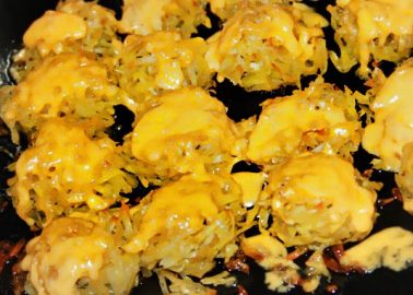 Картофельные шарики с сыром в духовке
