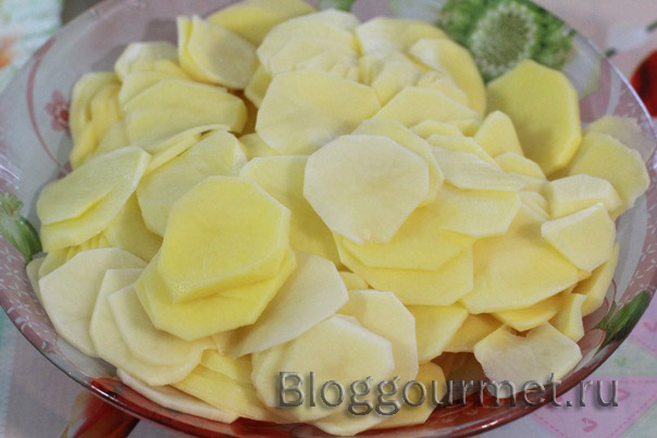 Картофельная запеканка с овощами и сыром