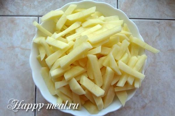Картофель нарезать соломкой