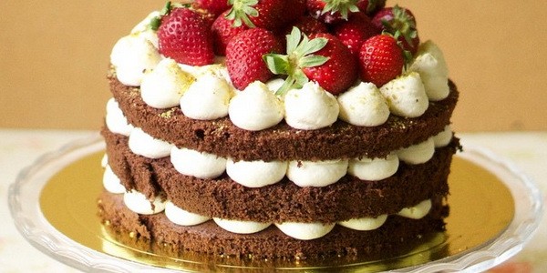 Шоколадный торт с клубникой — рецепты с фото пошагово