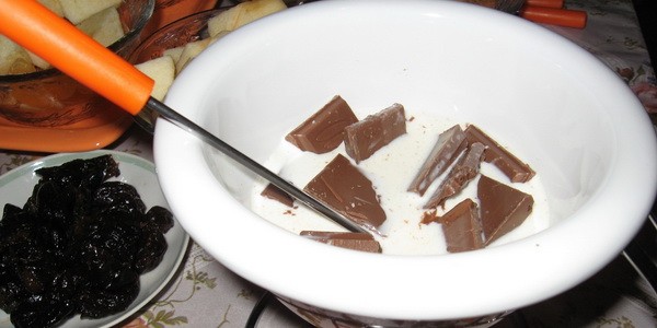 Шоколадное фондю: рецепт в домашних условиях