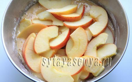 Шарлотка с яблоками и корицей - рецепты с фото пышного пирога в духовке