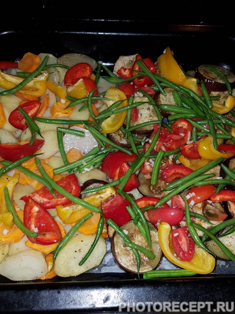Фото рецепта - Картофель с овощами запеченный в духовке - шаг 4