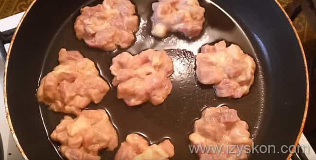  Рубленные котлеты из свинины жарим на сковороде