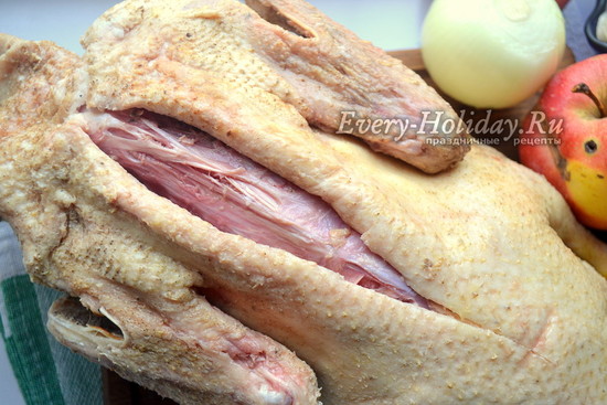Утка, тушенная с капустой квашеной - пошаговый рецепт с фото