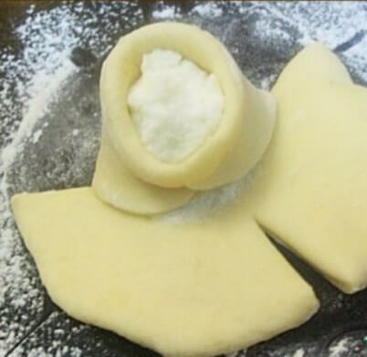 Булочки с творогом из дрожжевого теста —  рецепты булочек в духовке