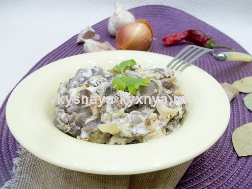 Лесные грибы в сметанном соусе: рецепт с пошаговыми фото