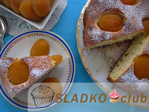 Вкусный пирог из консервированных абрикосов по домашнему рецепту