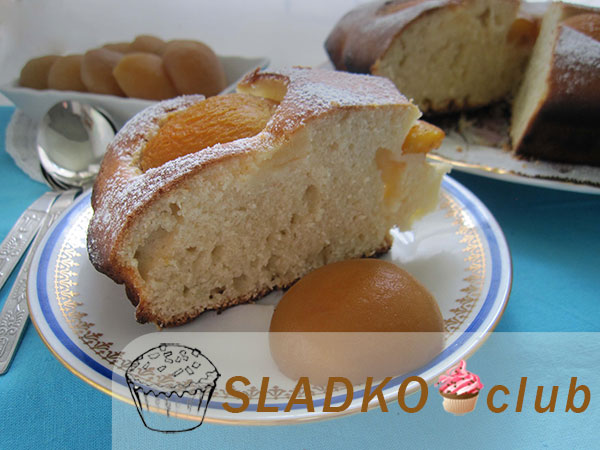 Вкусный пирог из консервированных абрикосов по домашнему рецепту