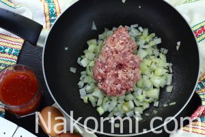 Яичница с фаршем на сковороде — рецепт с фото пошагово