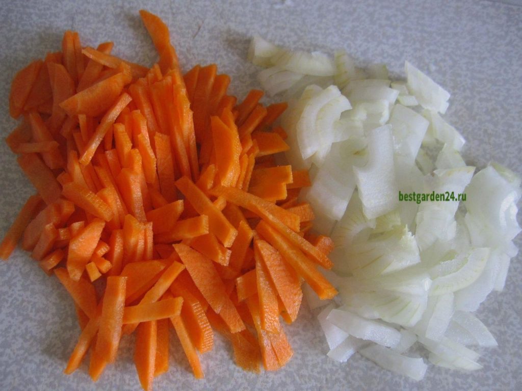 Морковь и лук в нарезке
