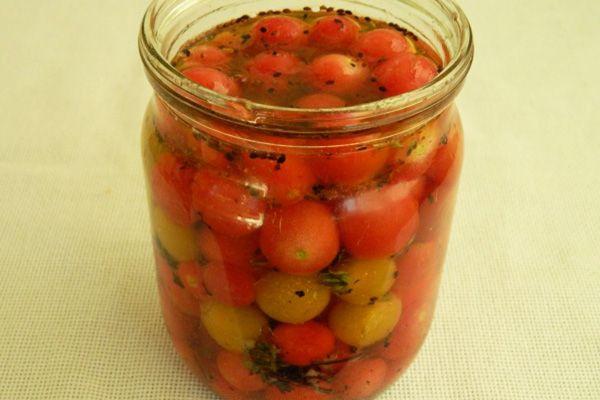 малосольные помидоры черри в банке литровой