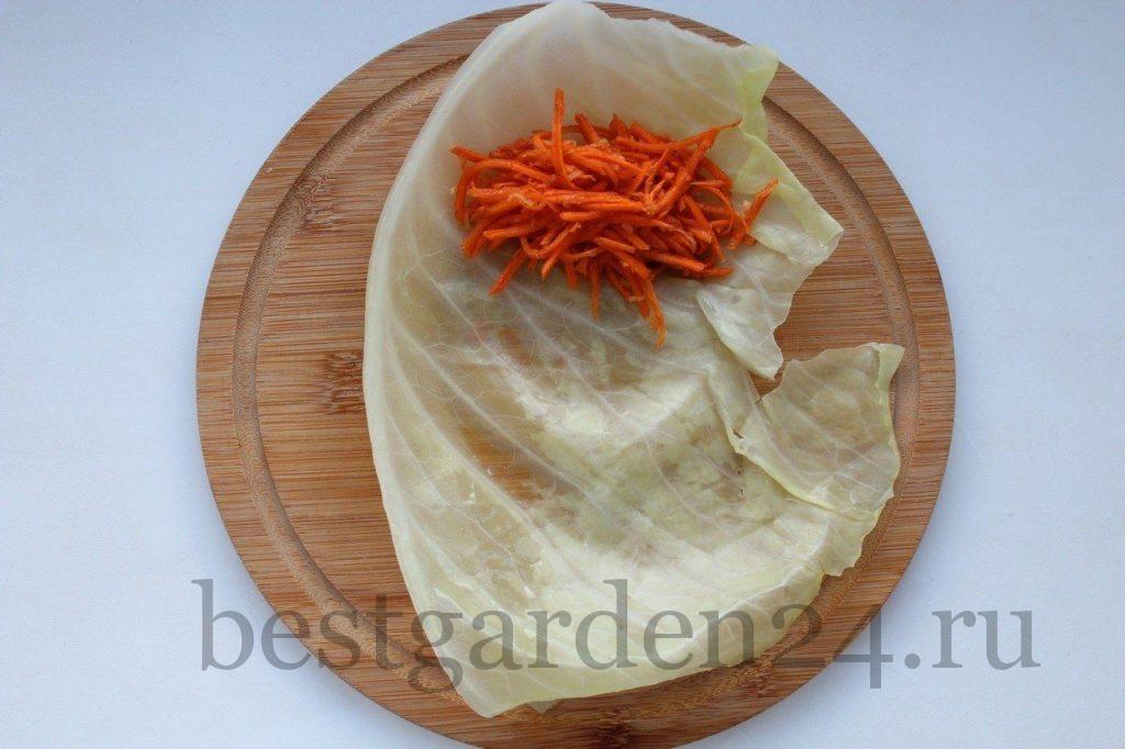 Начинка из моркови на капустном листе