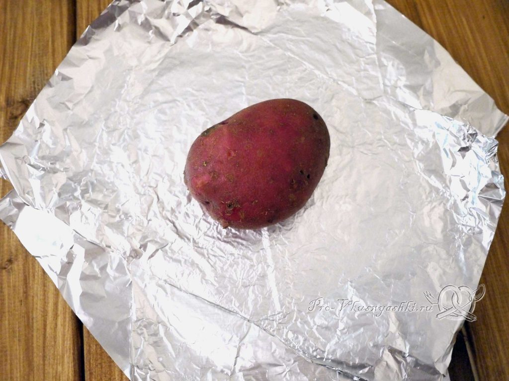 Картофель запеченный в духовке в фольге - заворачиваем картофель в фольгу