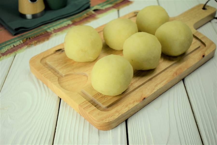 Приготовление картофельных шариков с мясом шаг 5