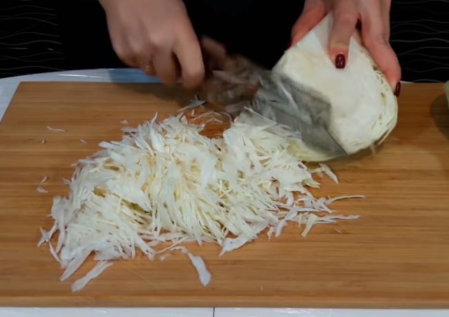 Квашеная капуста с клюквой - пошаговый рецепт с фото