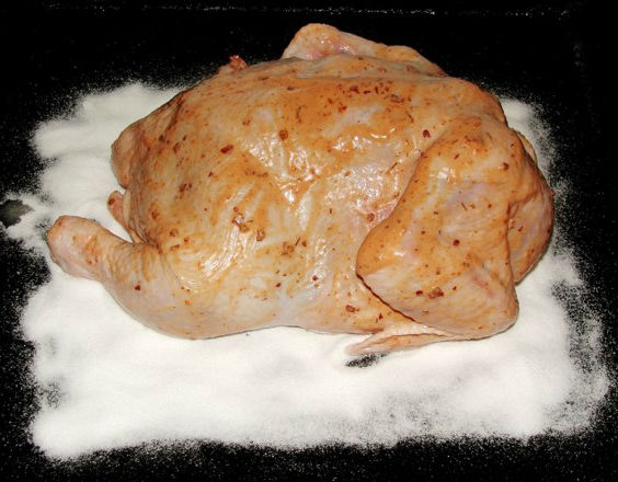 Курица на соли: простой забытый рецепт нежной сочной курочки