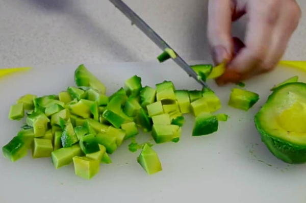Салаты с авокадо –  очень вкусные и простые рецепты