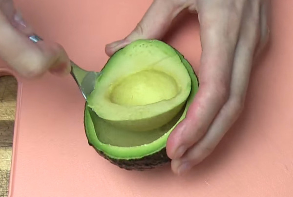 Салаты с авокадо –  очень вкусные и простые рецепты