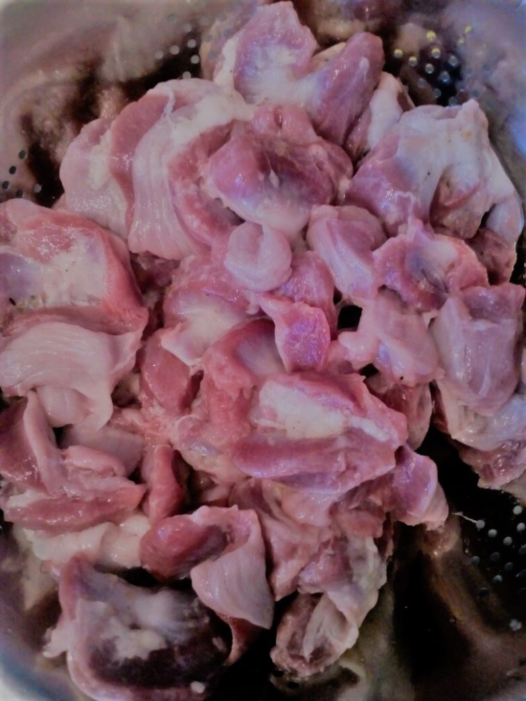 Фото рецепта - Тушеный картофель с куриными желудками и специями - шаг 1