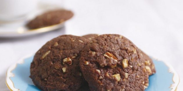 Шоколадно-кофейное печенье с орехами