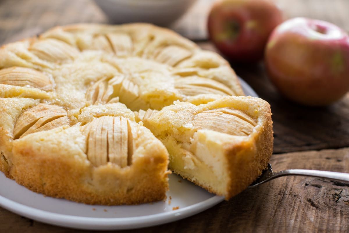 Заливной пирог с яблоками – быстрые и вкусные рецепты в духовке и мультиварке