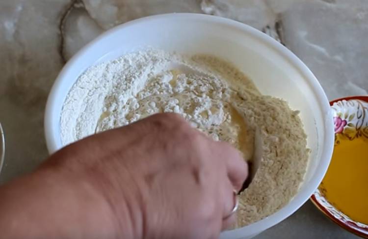 Хрустящее тесто на чебуреки с пузырьками -  вкусные рецепты с фото пошагово