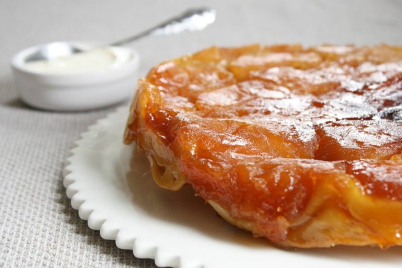 Французский яблочный пирог (Gâteau invisible aux pommes) – пошаговый рецепт