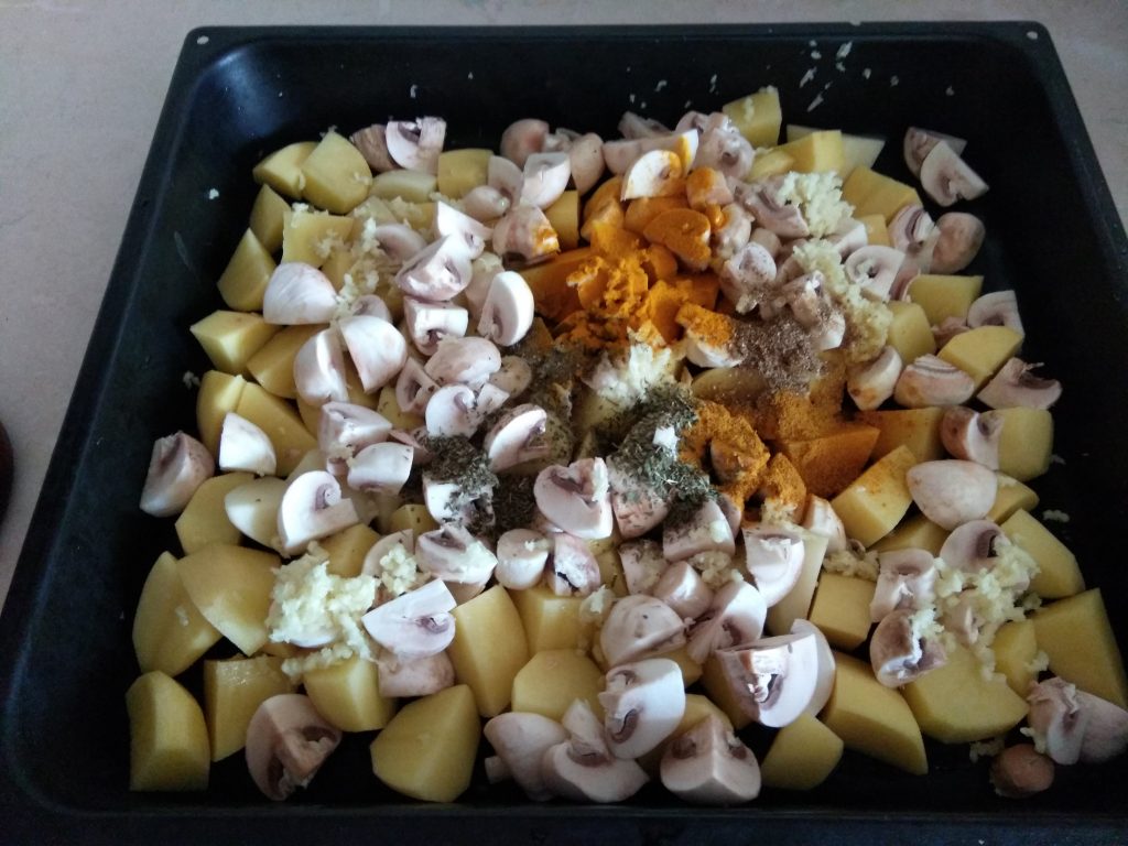 Фото рецепта - Картофель печеный с шампиньонами - шаг 3