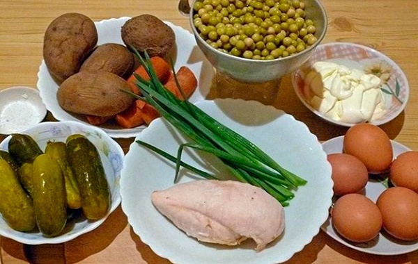 Салат оливье с курицей — простые классические рецепты