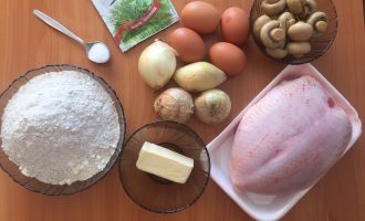 Шаг 1: Для приготовления Киша с куриной грудью заранее подготовьте все необходимые ингредиенты.