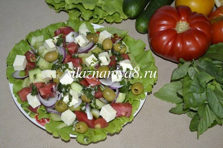 Греческий салат с сыром брынза классический 