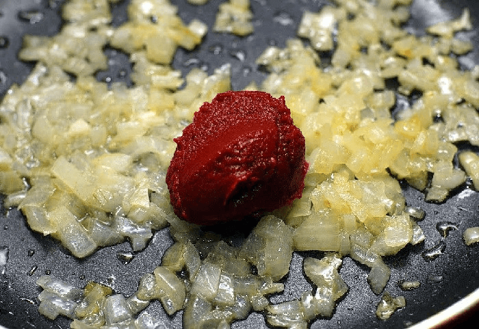 1 ст. л. томатной пасты