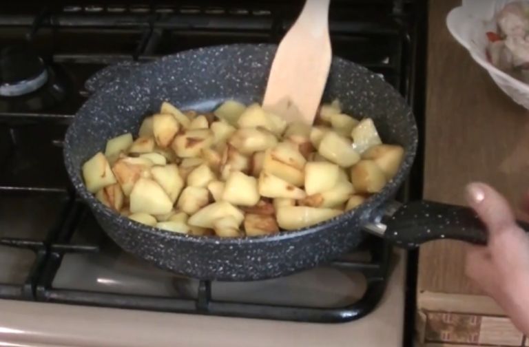 Как приготовить свиные ребрышки на сковороде? 5 рецептов в домашних условиях