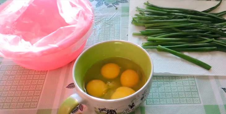 Пирожки с яйцом и зеленым луком жареные на сковороде: вкусные рецепты
