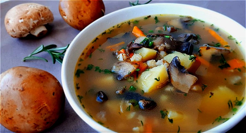 Самый вкусный суп из свежих грибов с перловкой