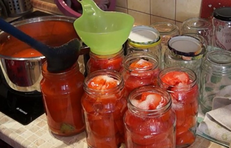 Помидоры в томатном соке: рецепт на зиму самый вкусный с пошаговой инструкцией