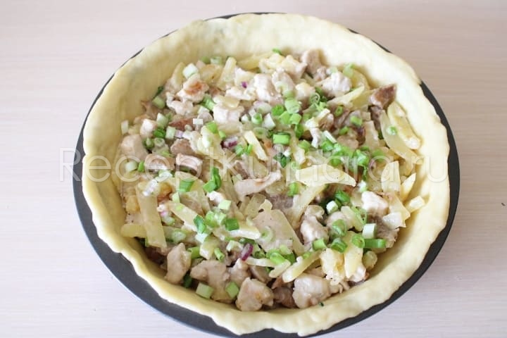 Открытый пирог с курицей и грибами – кулинарный рецепт