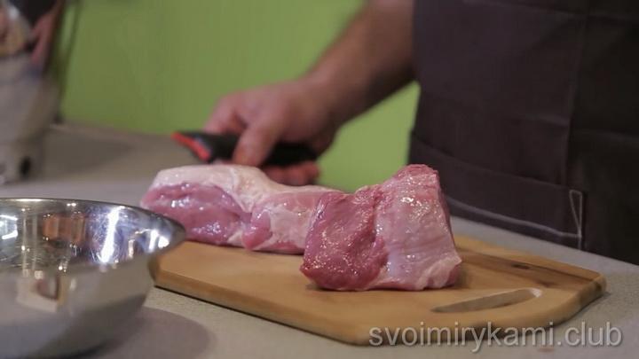 Как готовится вареная колбаса