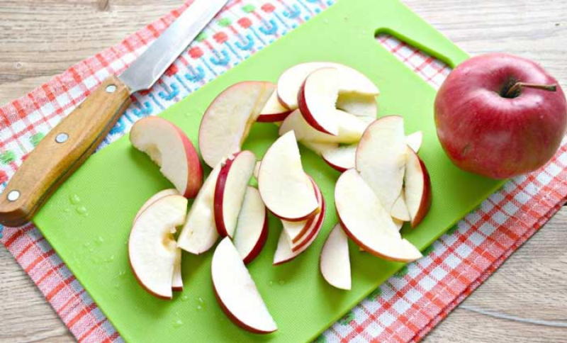 Шарлотка с яблоками и овсяными хлопьями, рецепты приготовления